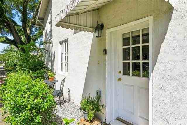 27 Fontainebleau Dr #B - Photo 2 of 10