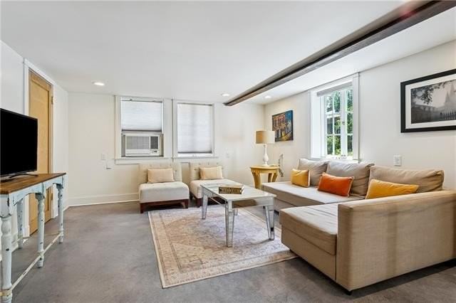 27 Fontainebleau Dr #B - Photo 3 of 10