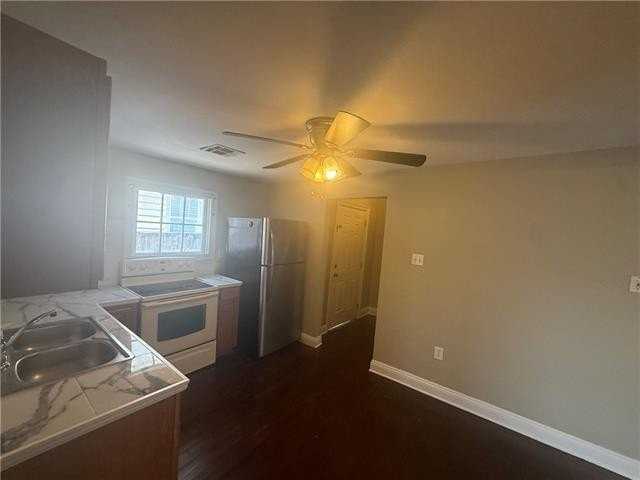 5424 Milne Blvd #B - Photo 5 of 18