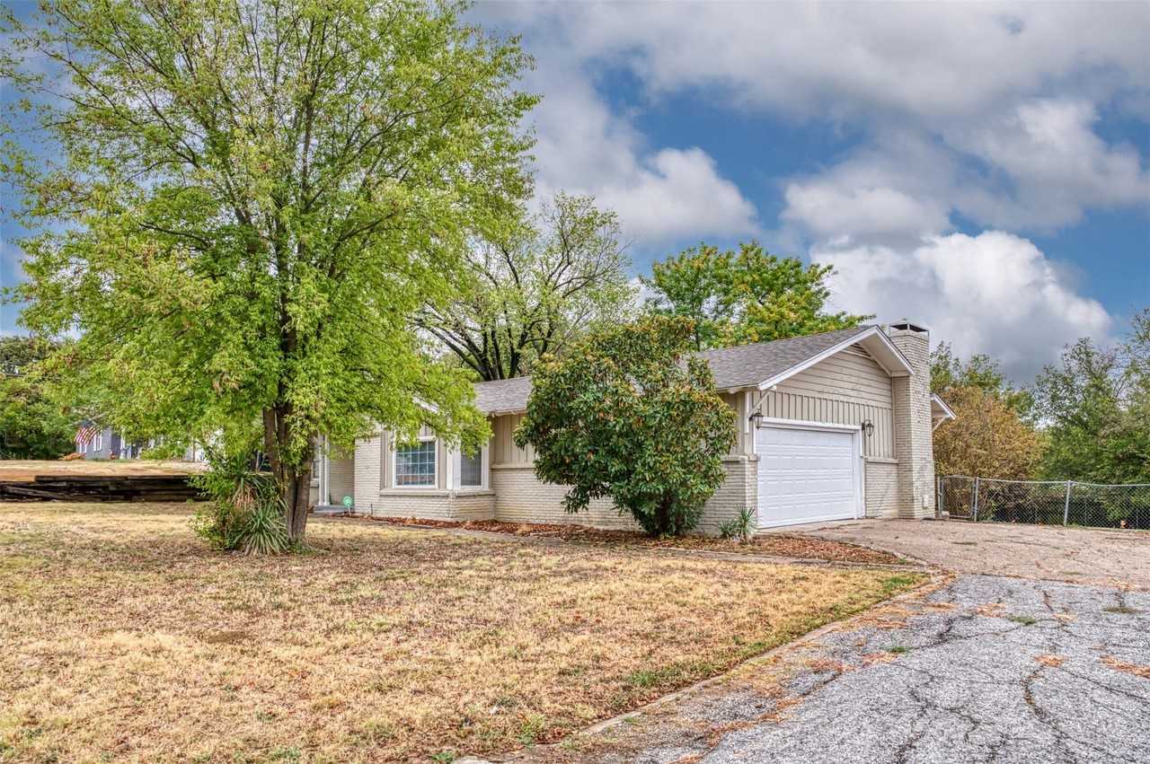 1604 Weiler Blvd - Photo 4 of 31