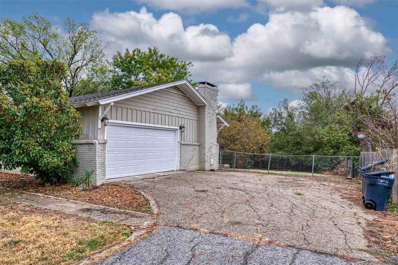 1604 Weiler Blvd - Photo 5 of 31