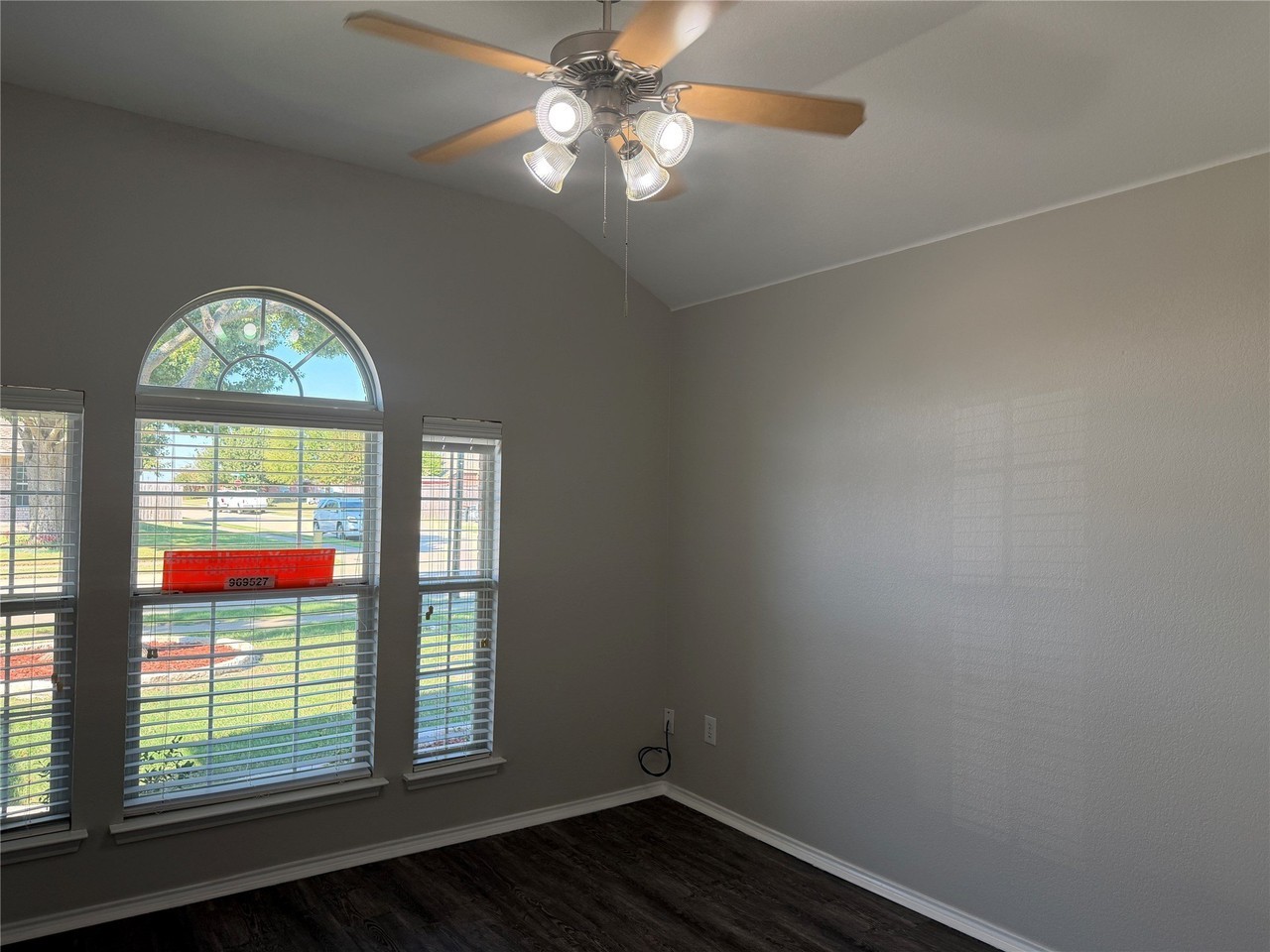 301 Meadow Lark Ln - Photo 5 of 34