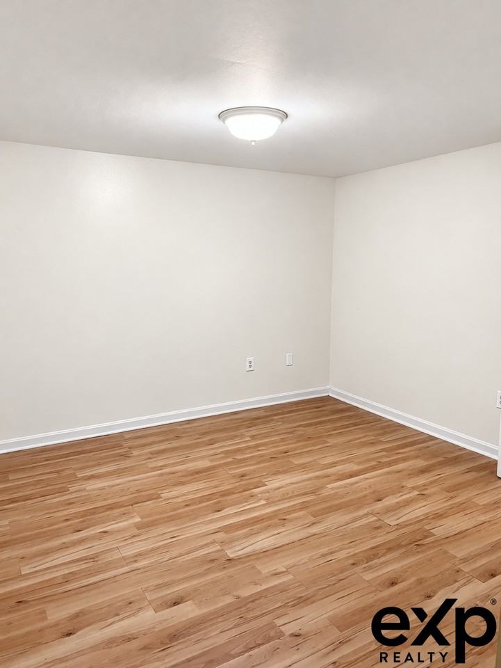 12 Rockway St #B - Photo 6 of 10