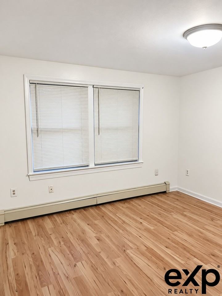 12 Rockway St #B - Photo 7 of 10