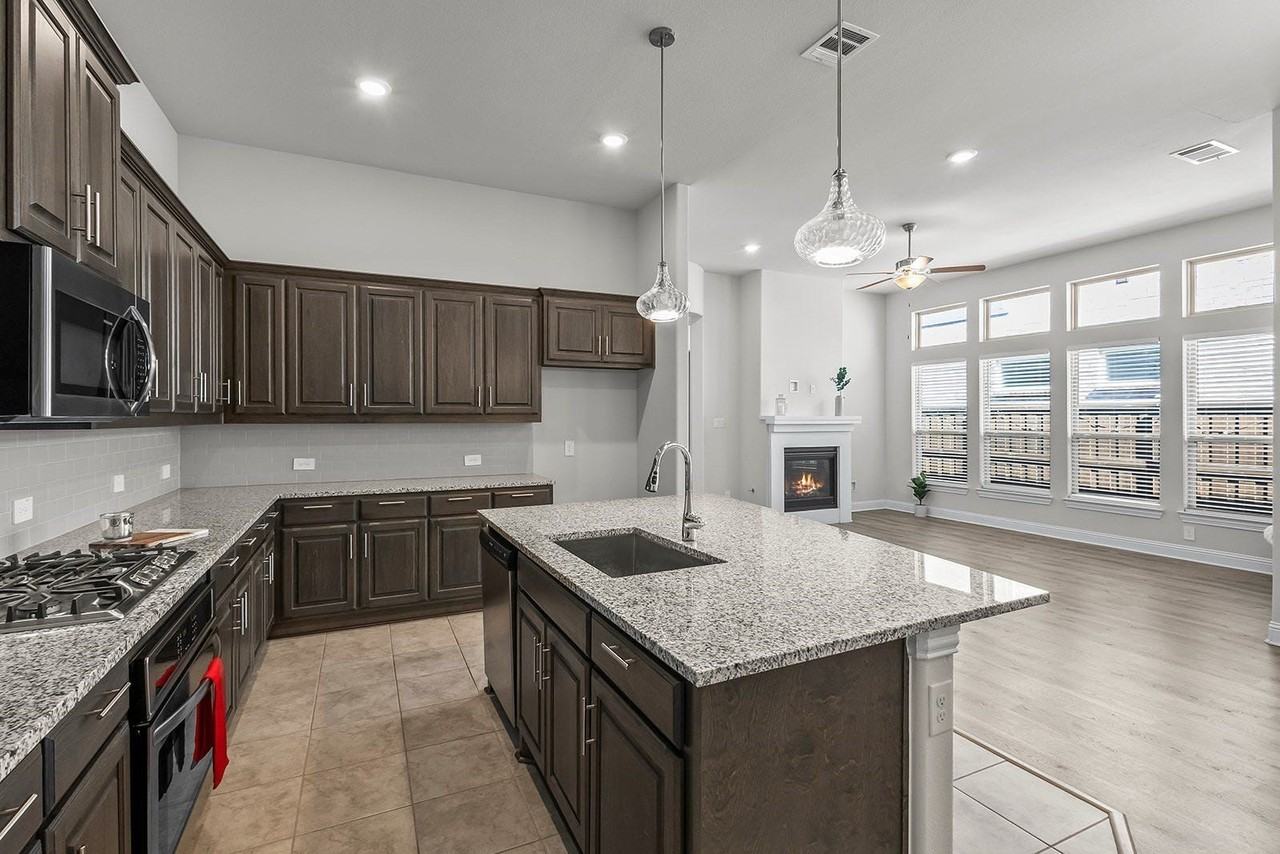 708 Waterbrook Pkwy - Photo 4 of 28