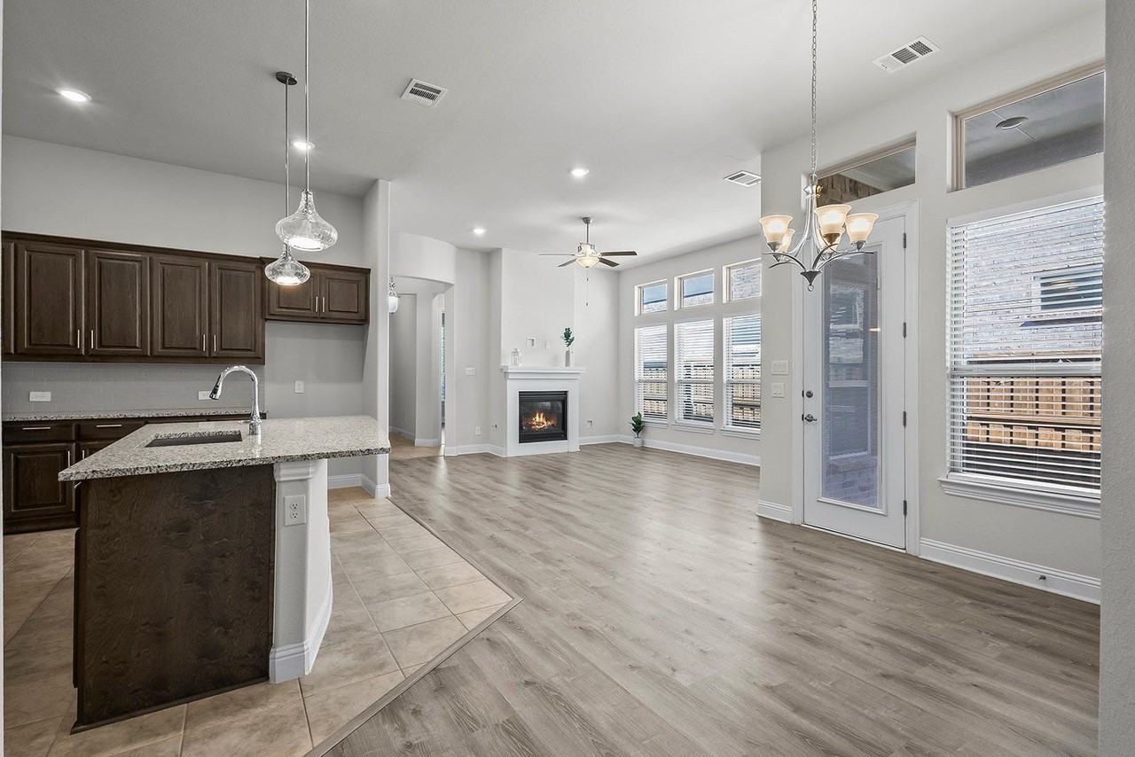 708 Waterbrook Pkwy - Photo 5 of 28