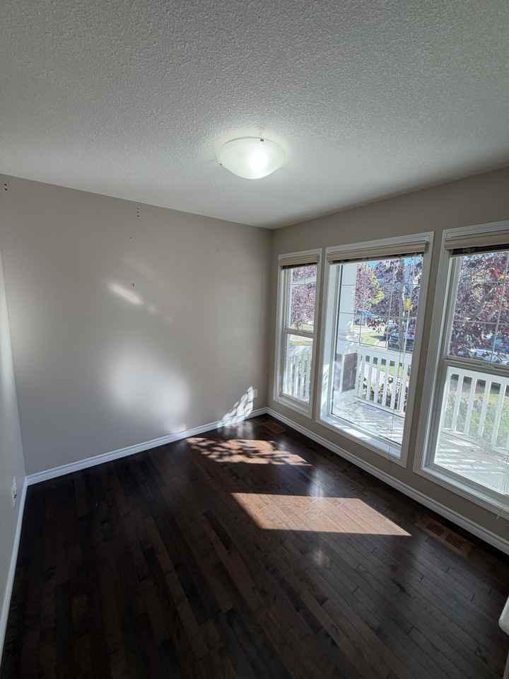 7216 21 Ave Sw - Photo 3 of 37