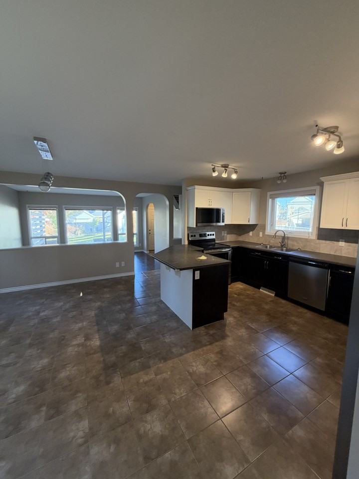 7216 21 Ave Sw - Photo 5 of 37