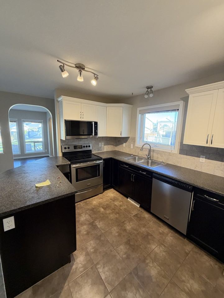 7216 21 Ave Sw - Photo 6 of 37
