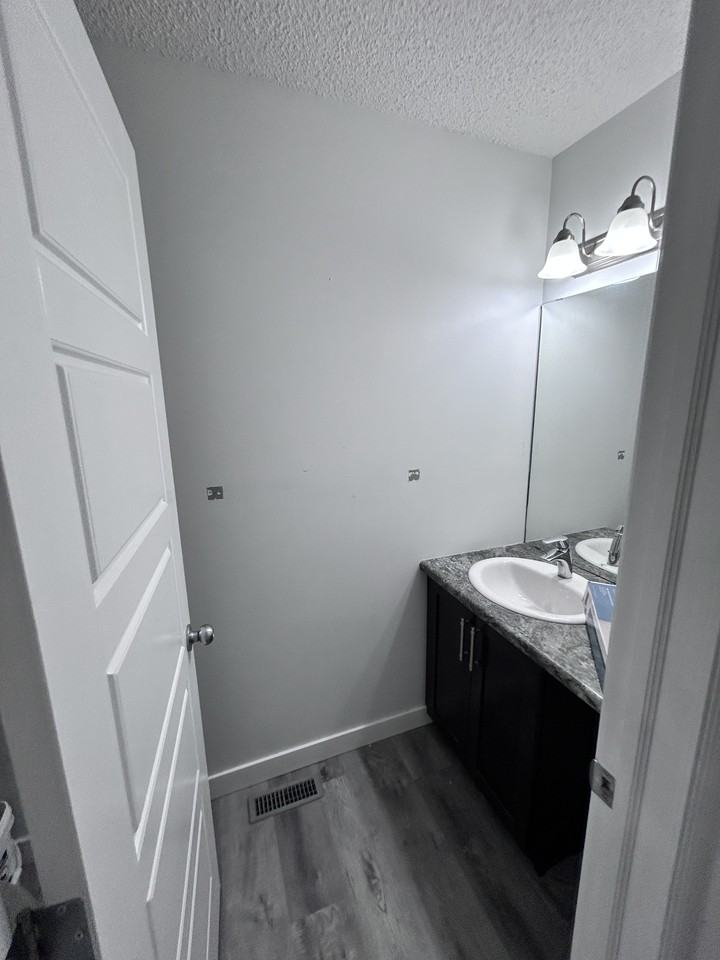 1903 28 St Nw - Photo 2 of 29
