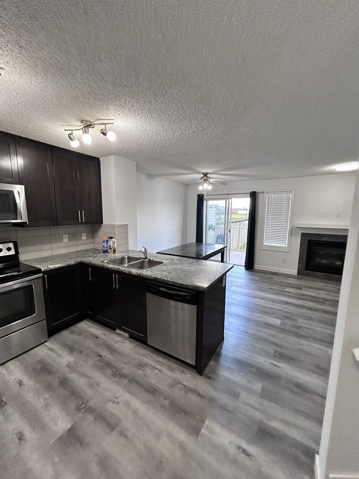 1903 28 St Nw - Photo 3 of 29