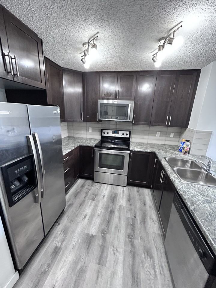 1903 28 St Nw - Photo 4 of 29