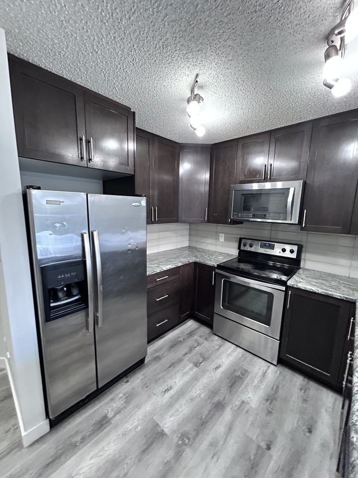1903 28 St Nw - Photo 5 of 29