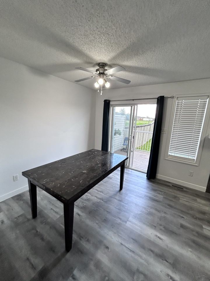 1903 28 St Nw - Photo 6 of 29