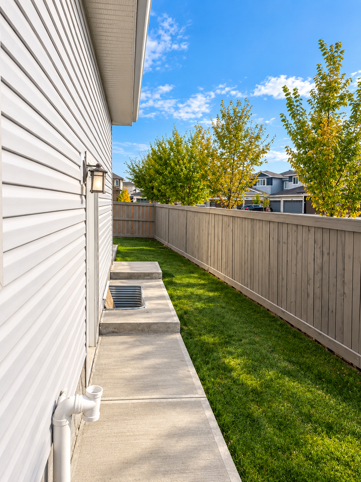 1103 29 St Nw - Photo 3 of 43