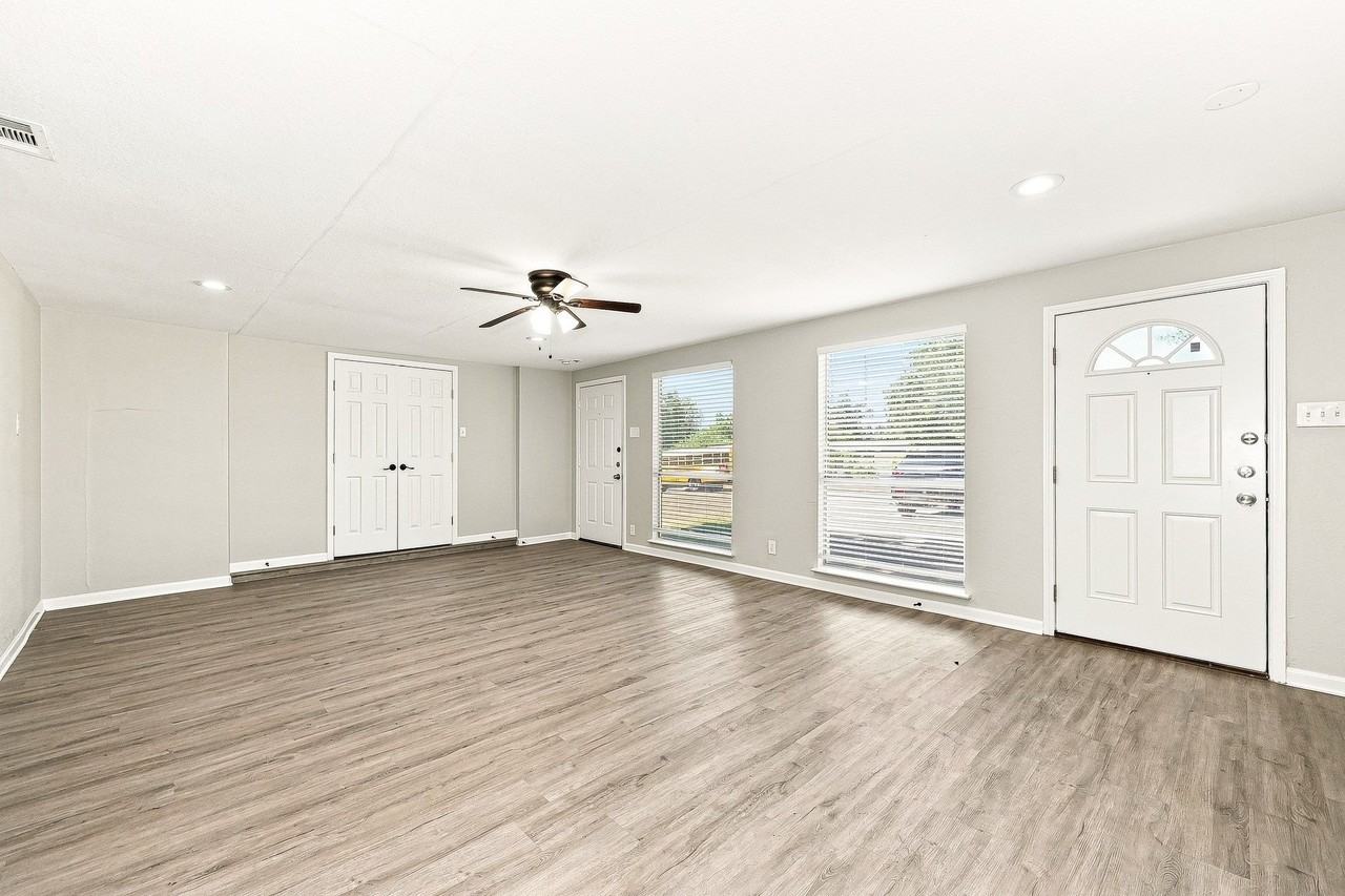 5233 Trail Lake Dr - Photo 6 of 16
