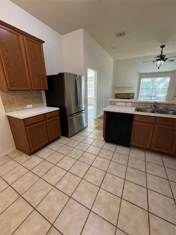 3720 Hermalinda Dr - Photo 2 of 16