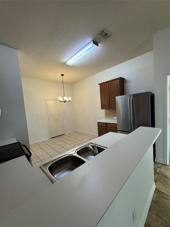 3720 Hermalinda Dr - Photo 4 of 16