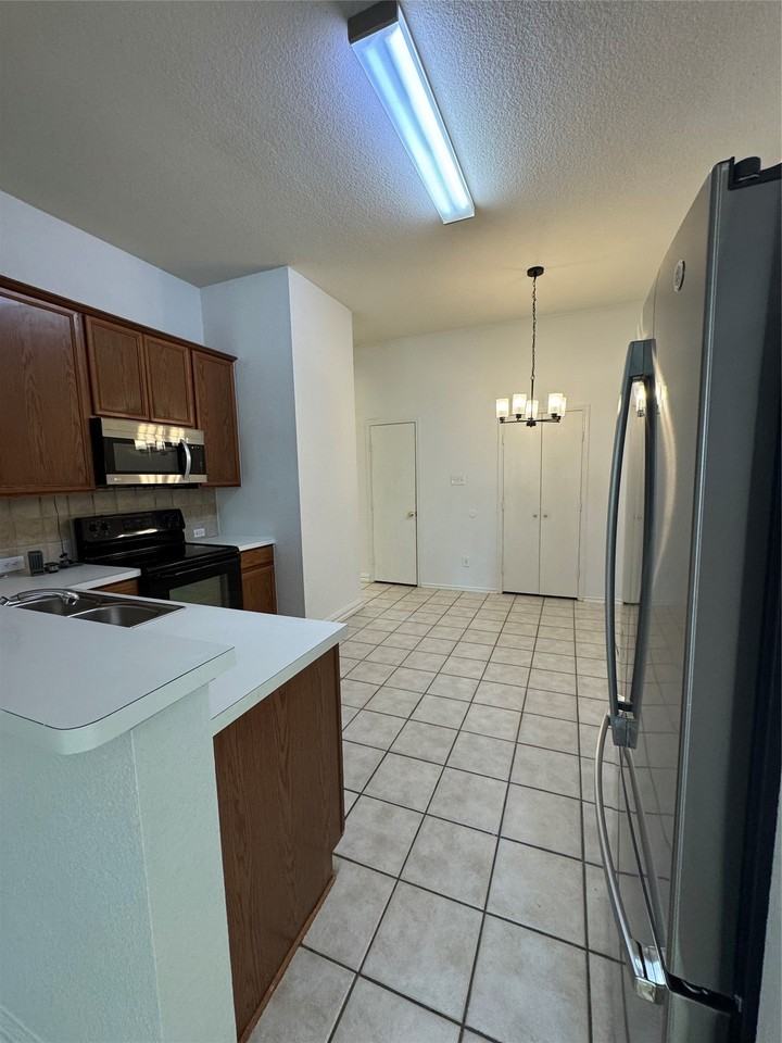 3720 Hermalinda Dr - Photo 5 of 16