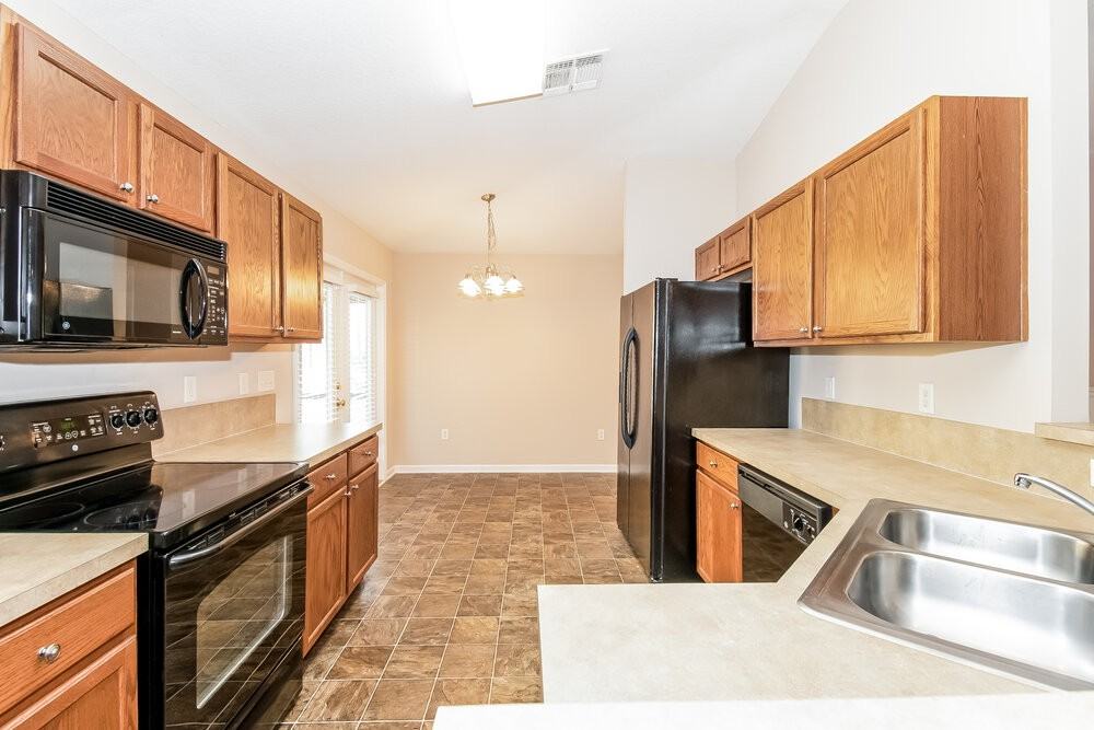 2702 Woodsdale Dr - Photo 7 of 15