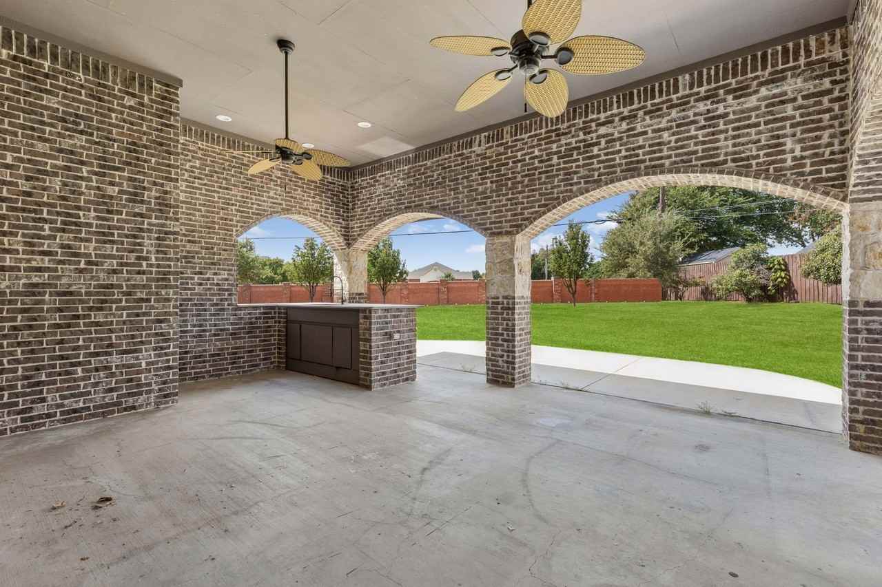 1012 Mallard Way - Photo 3 of 34