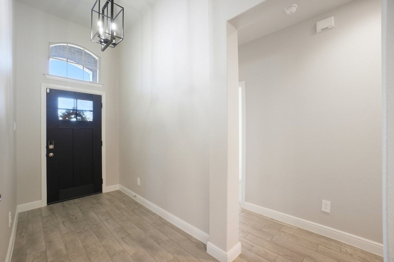 14005 Medusa Dr - Photo 7 of 27