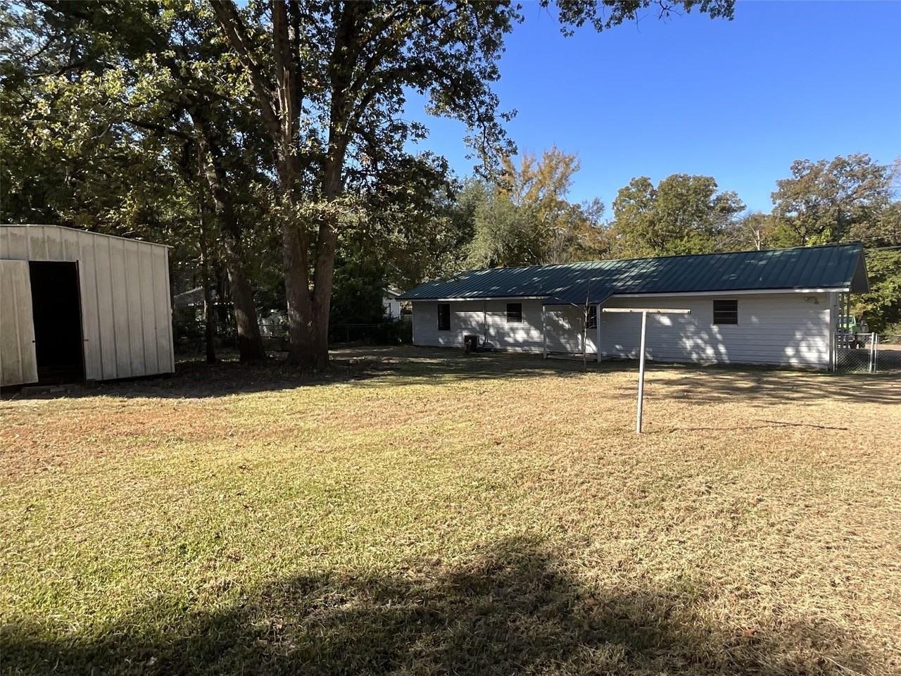 1130 Clay St - Photo 3 of 13
