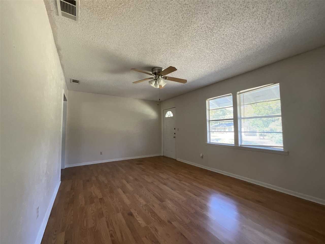 1130 Clay St - Photo 5 of 13