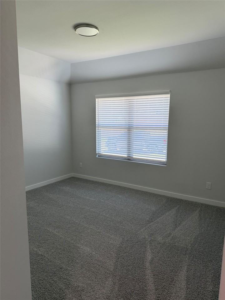 241 Bright Alcove Ct - Photo 5 of 6