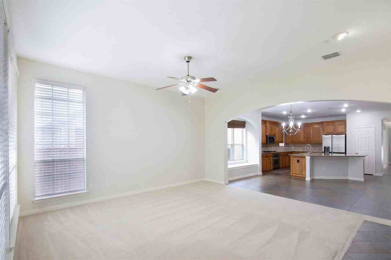 926 Sloan Dr - Photo 3 of 36