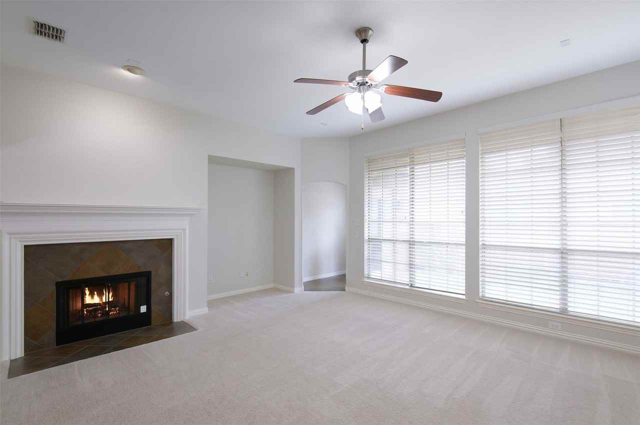 926 Sloan Dr - Photo 4 of 36