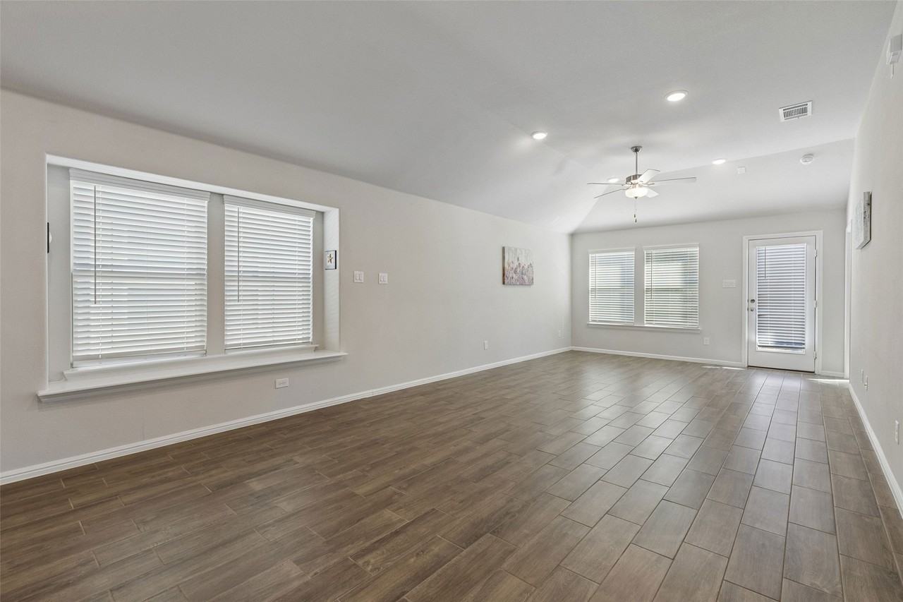 14068 Drover St - Photo 4 of 30