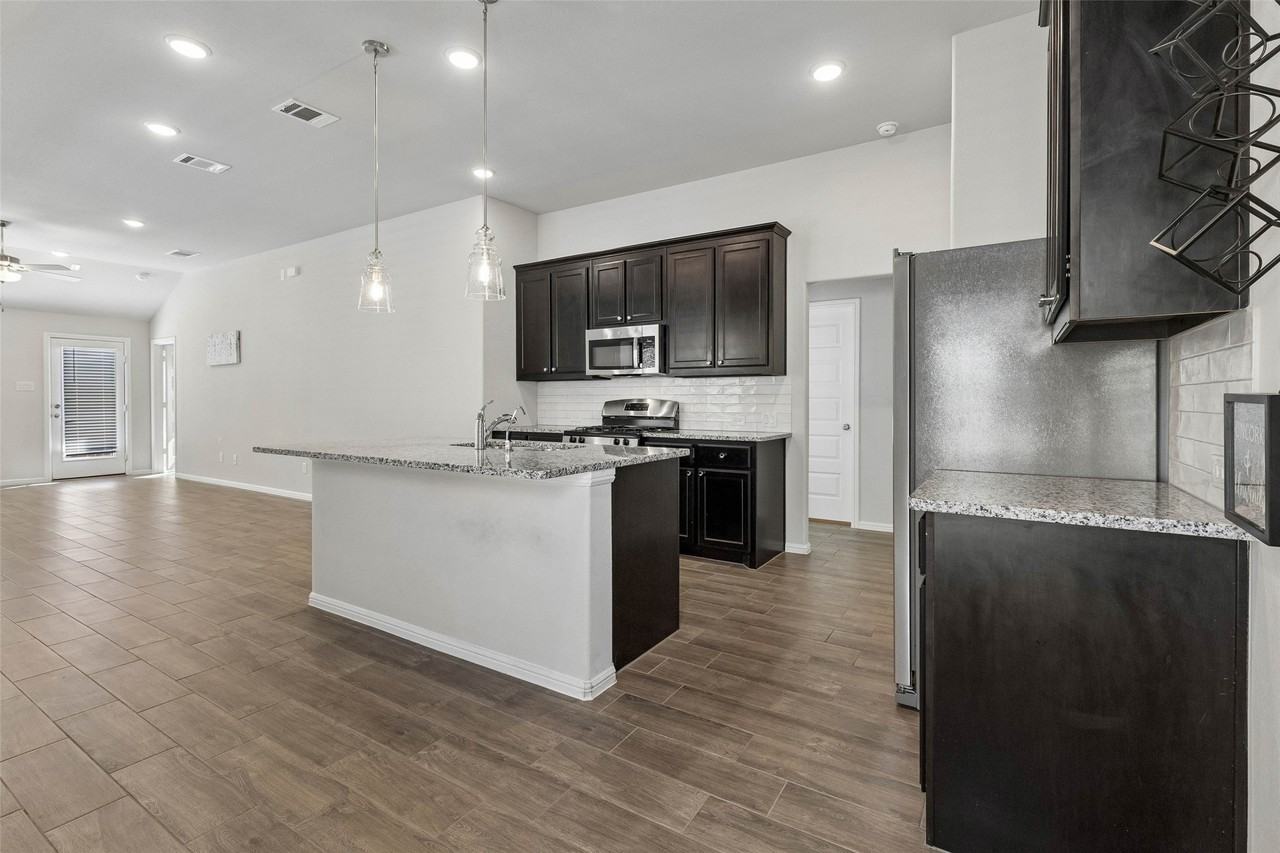 14068 Drover St - Photo 5 of 30