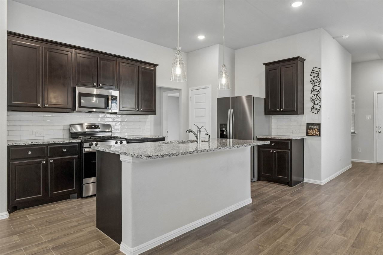 14068 Drover St - Photo 6 of 30