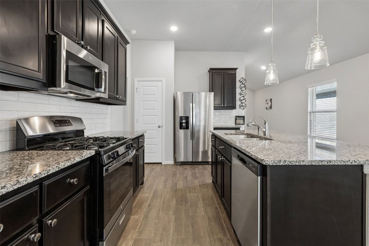14068 Drover St - Photo 7 of 30