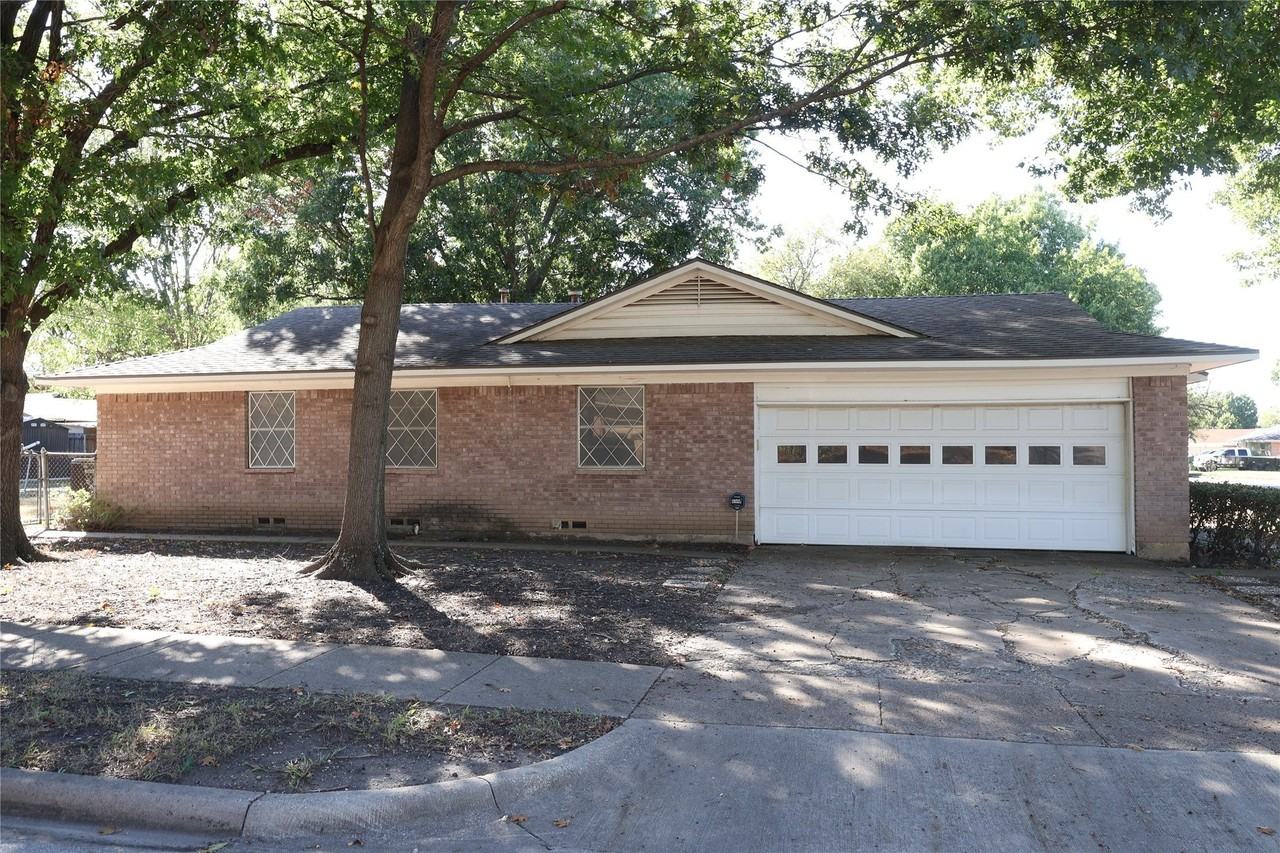 1202 Alamo Ln - Photo 3 of 10