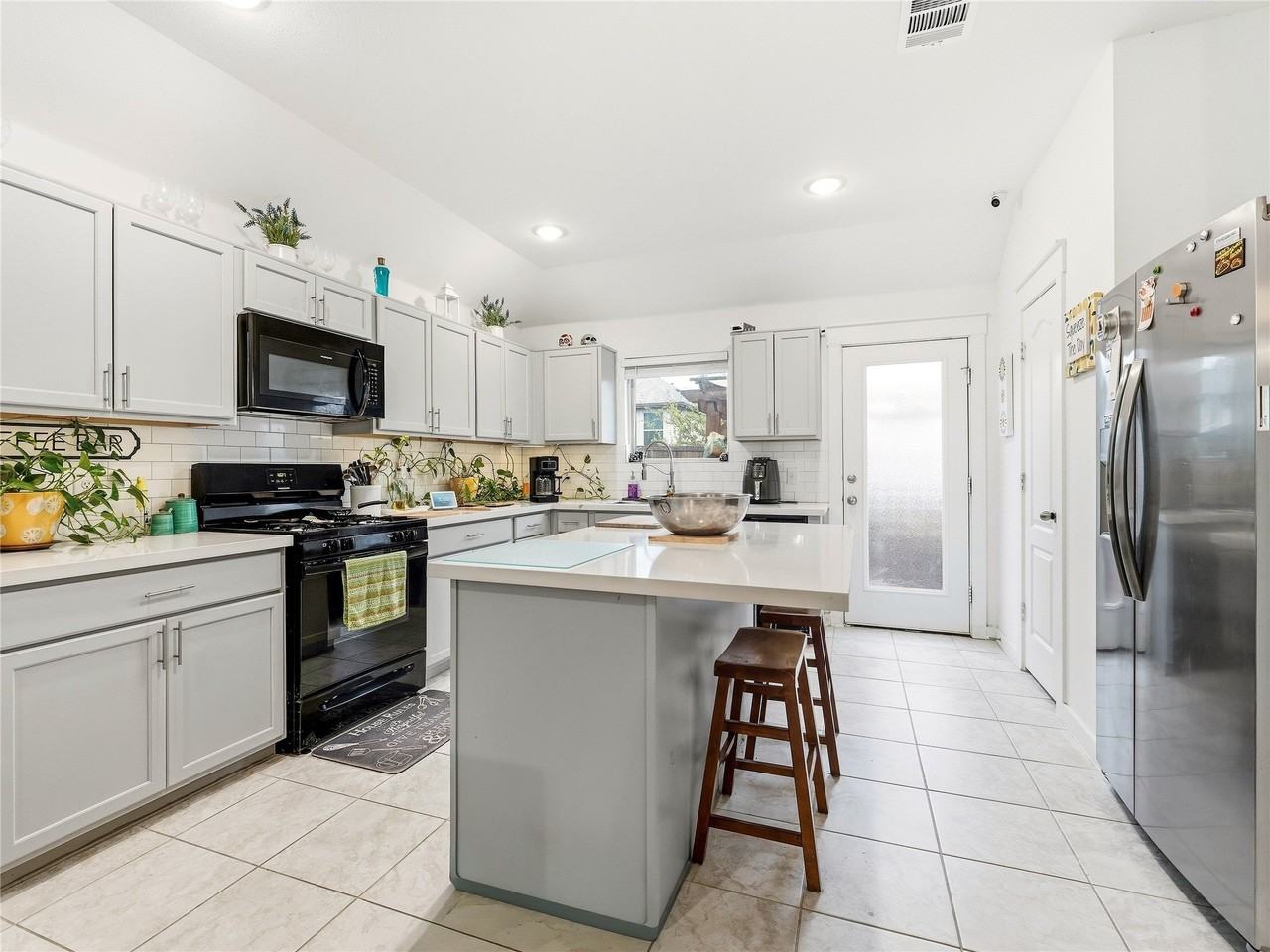 2403 Neff Ln - Photo 2 of 30