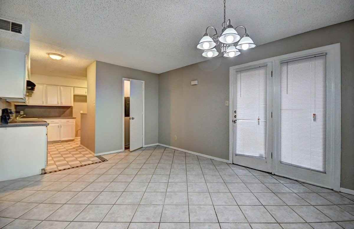 707 E Shady Grove Rd - Photo 4 of 17