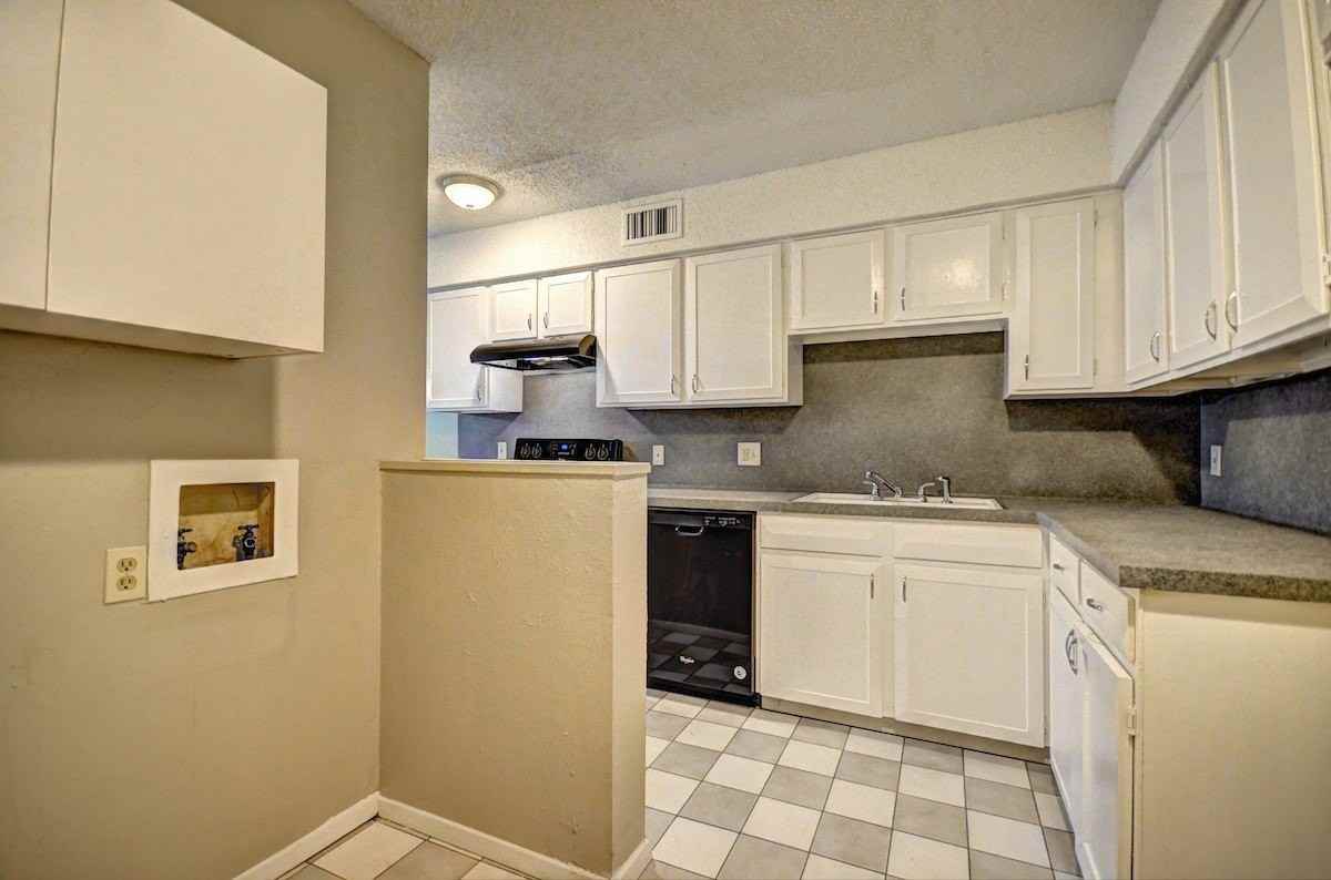 707 E Shady Grove Rd - Photo 6 of 17
