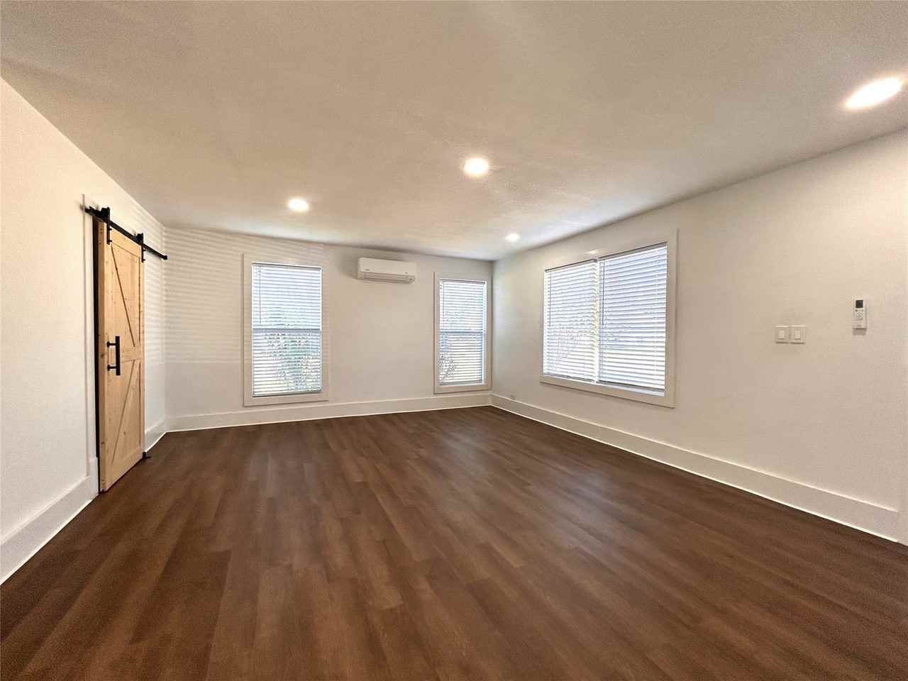 1120 N Ross Ave - Photo 3 of 13