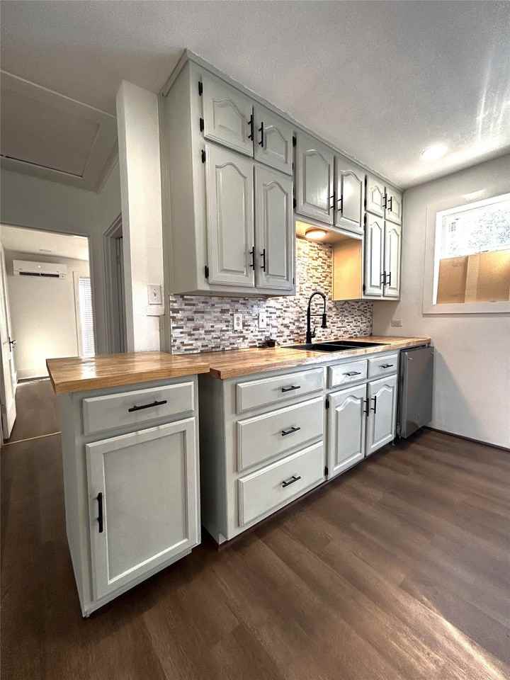 1120 N Ross Ave - Photo 4 of 13
