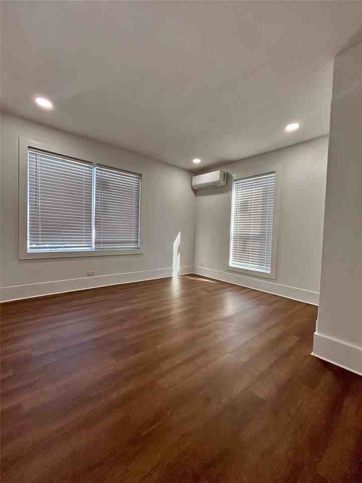 1120 N Ross Ave - Photo 6 of 13