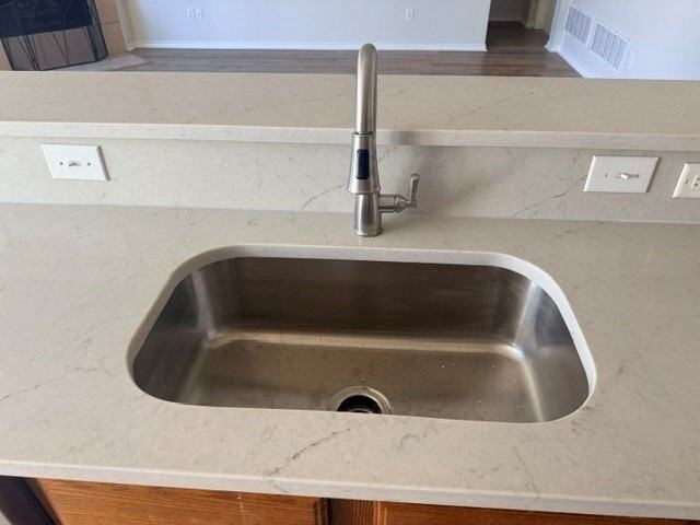 1611 Briarhollow Ct - Photo 5 of 9