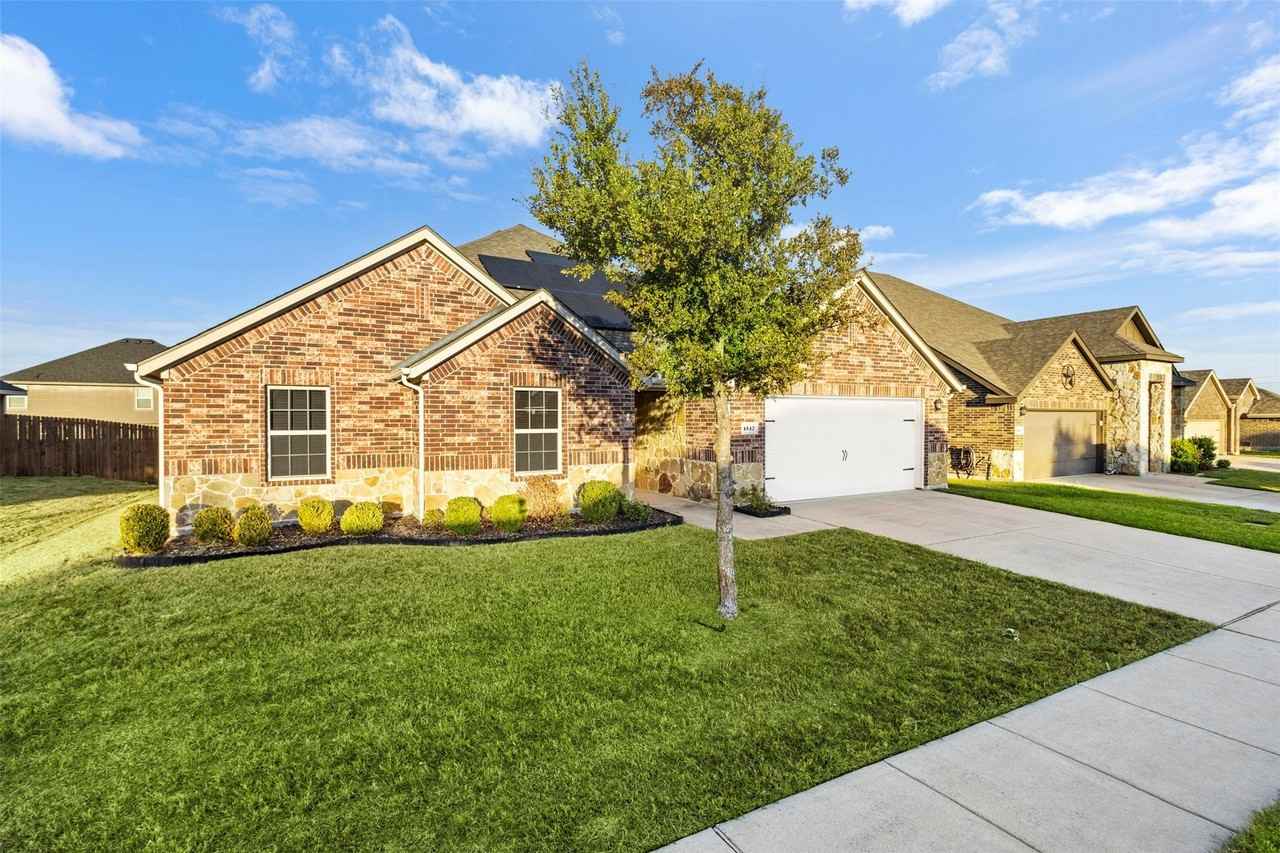 1547 Meadowlake Dr - Photo 2 of 26