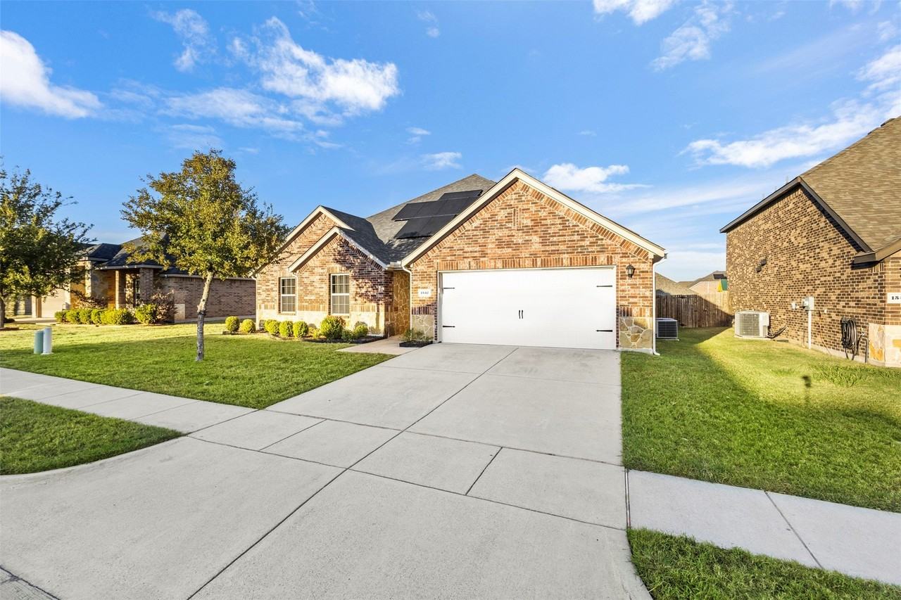 1547 Meadowlake Dr - Photo 3 of 26