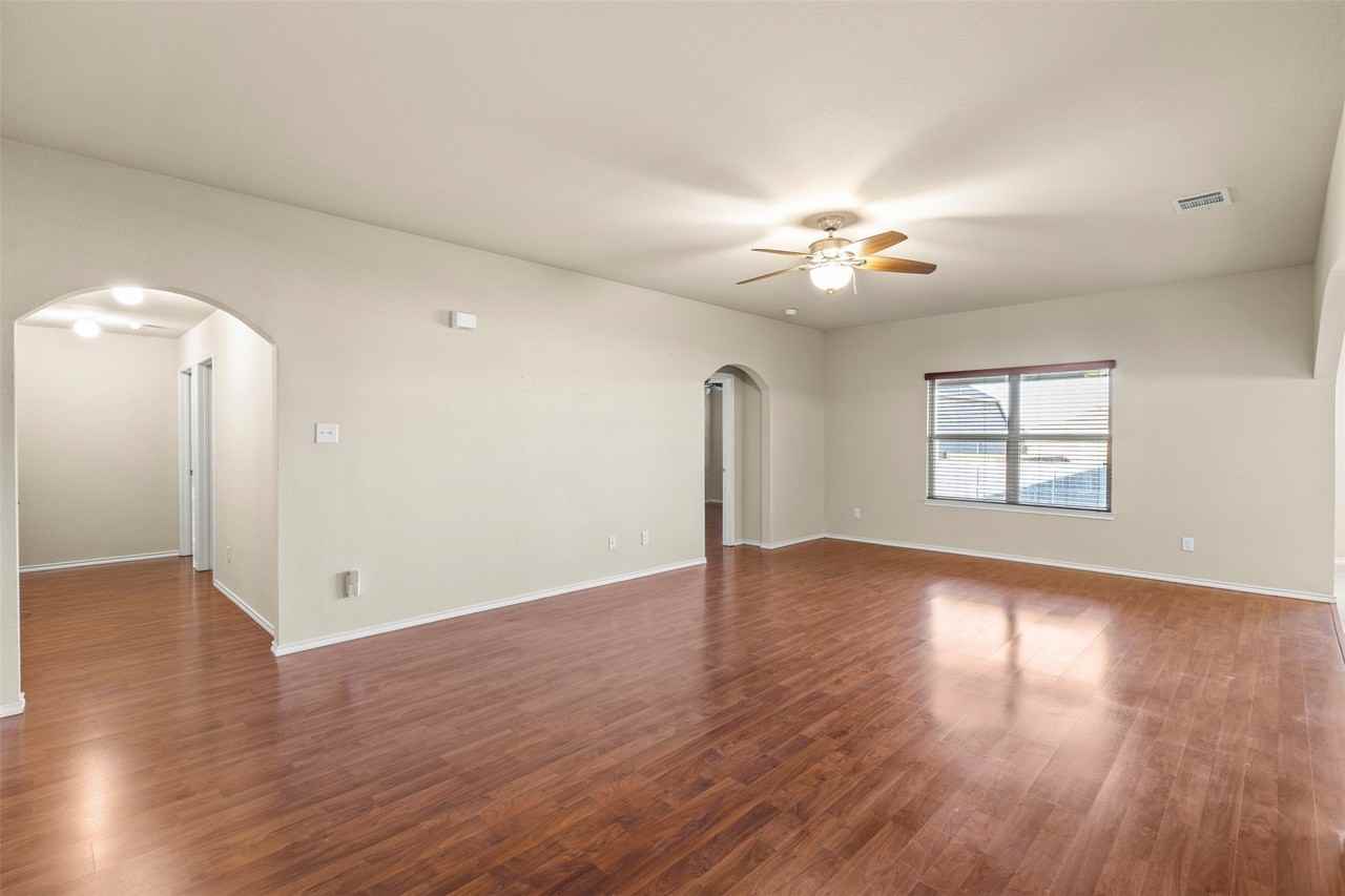 1547 Meadowlake Dr - Photo 4 of 26
