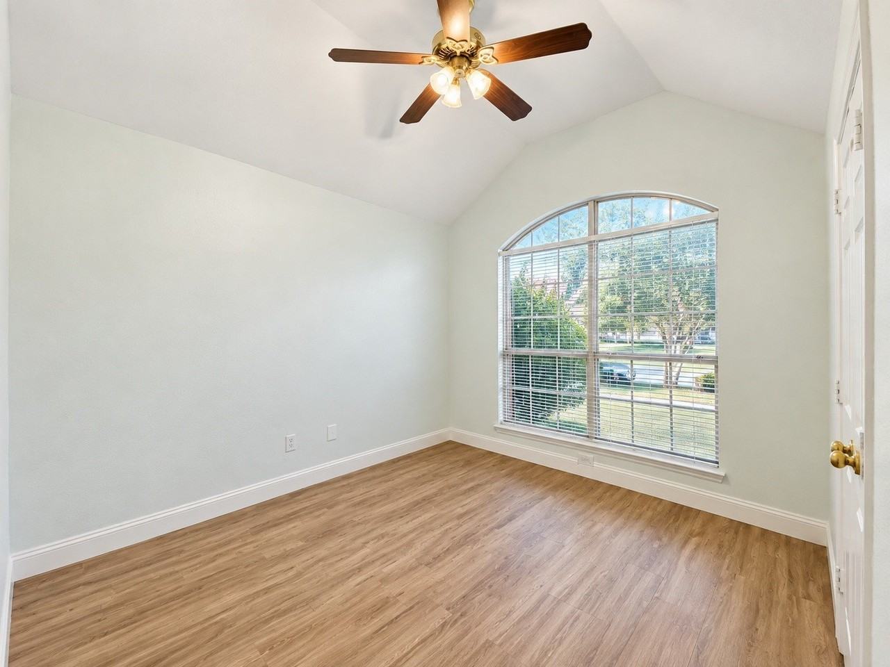 4628 Mustang Dr - Photo 4 of 19