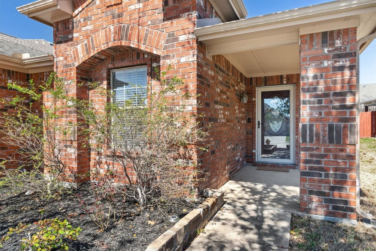 2685 Calmwater Dr - Photo 2 of 36