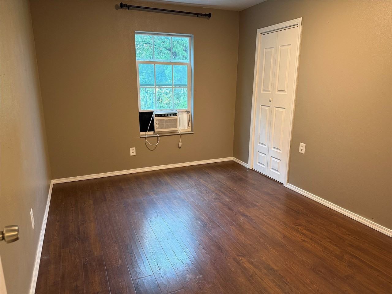 302 Cherry St - Photo 6 of 8