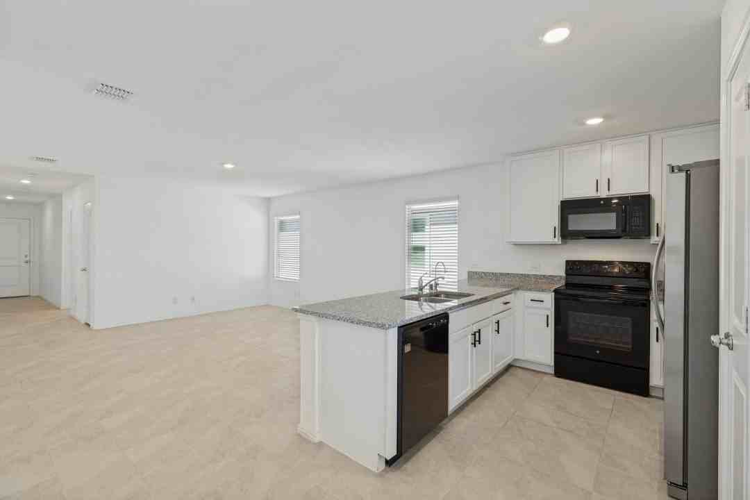 400 Dewberry St - Photo 4 of 12